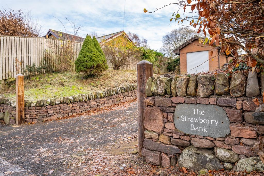 Property photo 2 of 25 Strawberry_Bank_Sprouston-02.Jpg