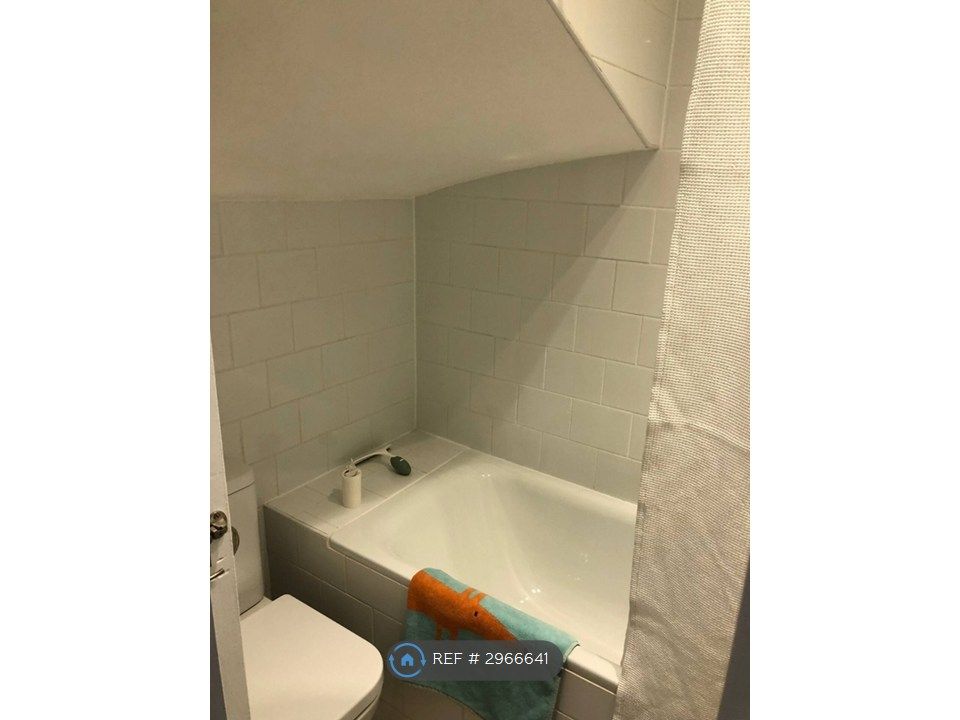 Property photo 3 of 17 Bathroom