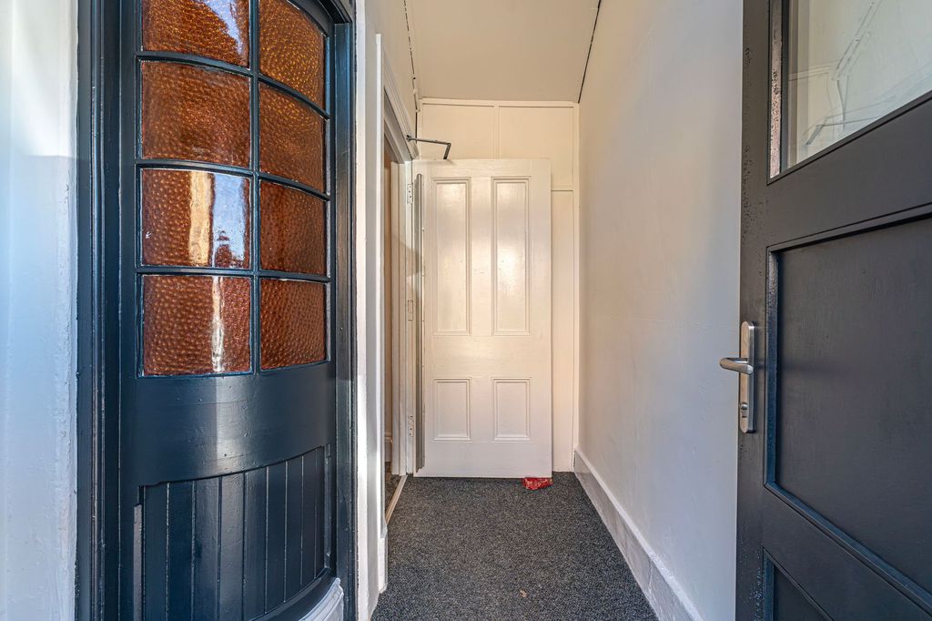 Property photo 2 of 40