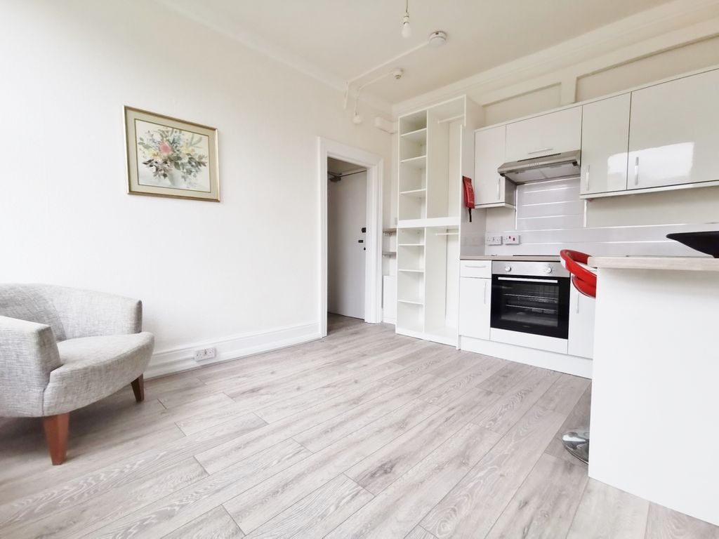 Property photo 1 of 7 Studio With Shared WC
