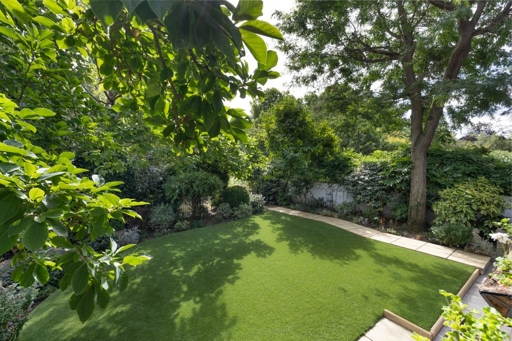 Property photo 2 of 28