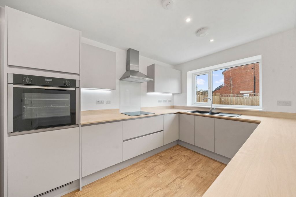 Property photo 2 of 22