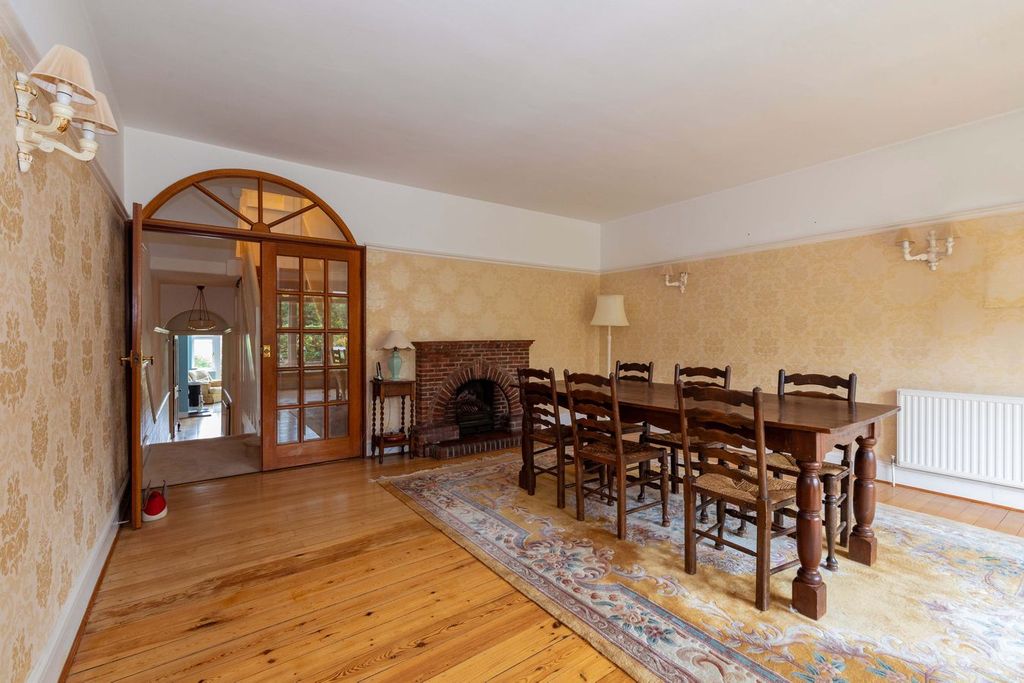 Property photo 2 of 30