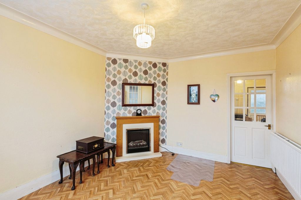 Property photo 3 of 17 Photo