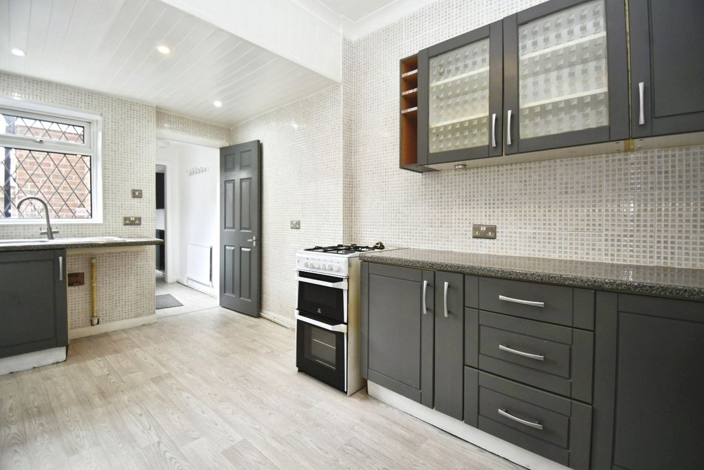 Property photo 3 of 14 Dining Kitchen