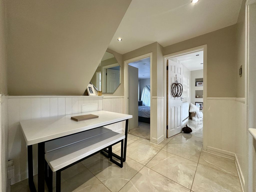 Property photo 2 of 12 Hallway