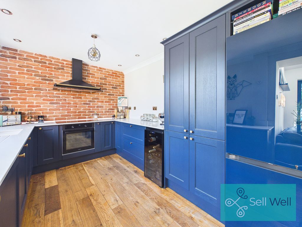 Property photo 3 of 27 Kitchen