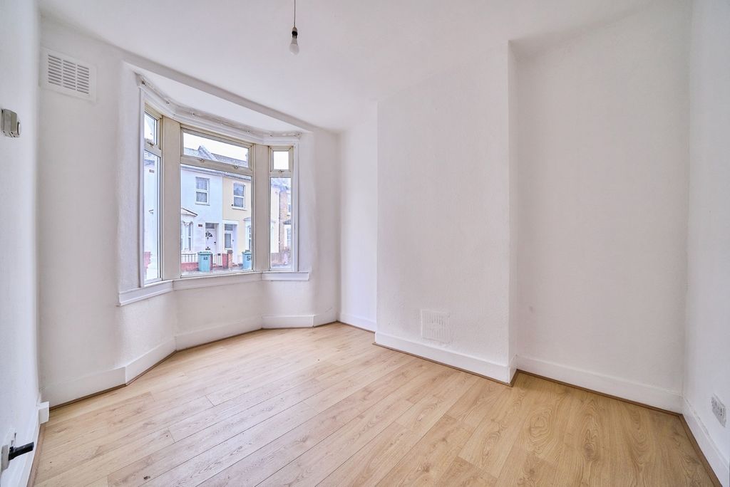 Property photo 3 of 18 Pbox-Img.Jpg