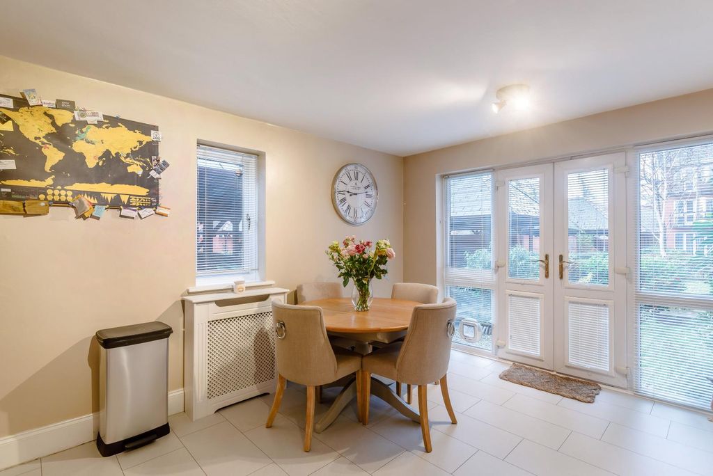 Property photo 3 of 25 8405737-Interior04-800.Jpg