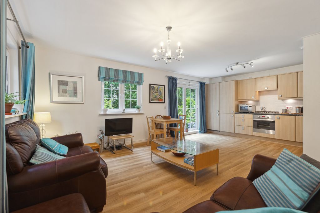 Property photo 2 of 21