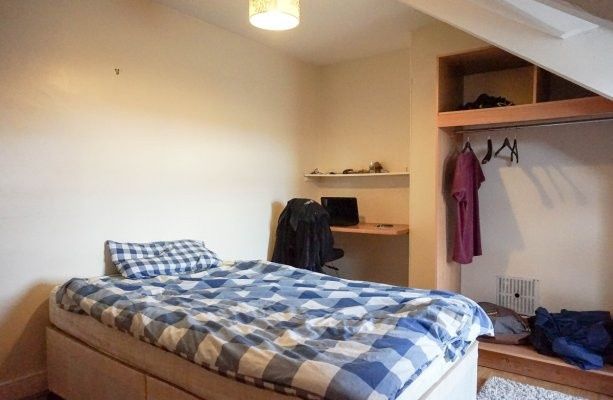 Property photo 3 of 15 A Cozy Bedroom Featuring A Double Bed With A Styli...