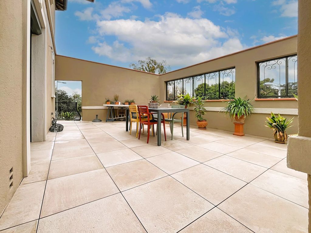 Property photo 1 of 18 Main Exterior View