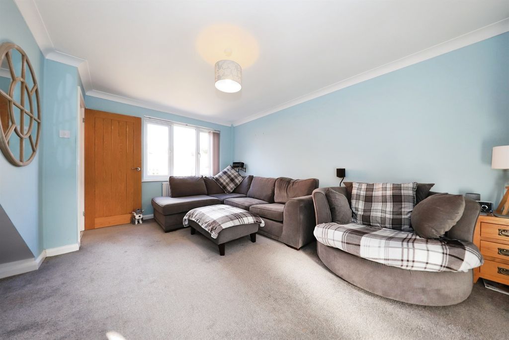 Property photo 3 of 17