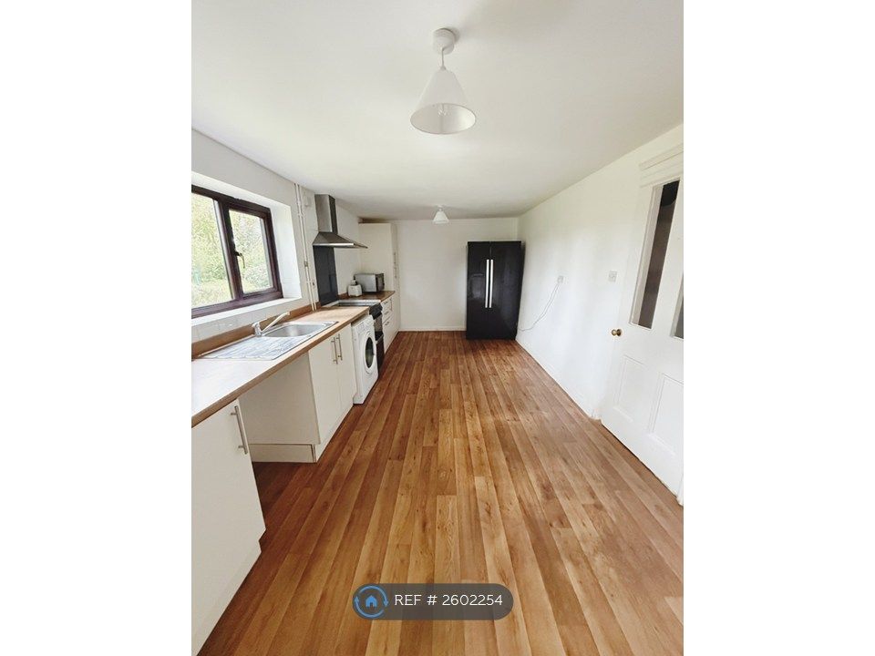 Property photo 2 of 7 Kitchen