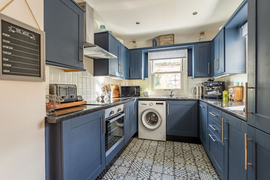 Property photo 3 of 21