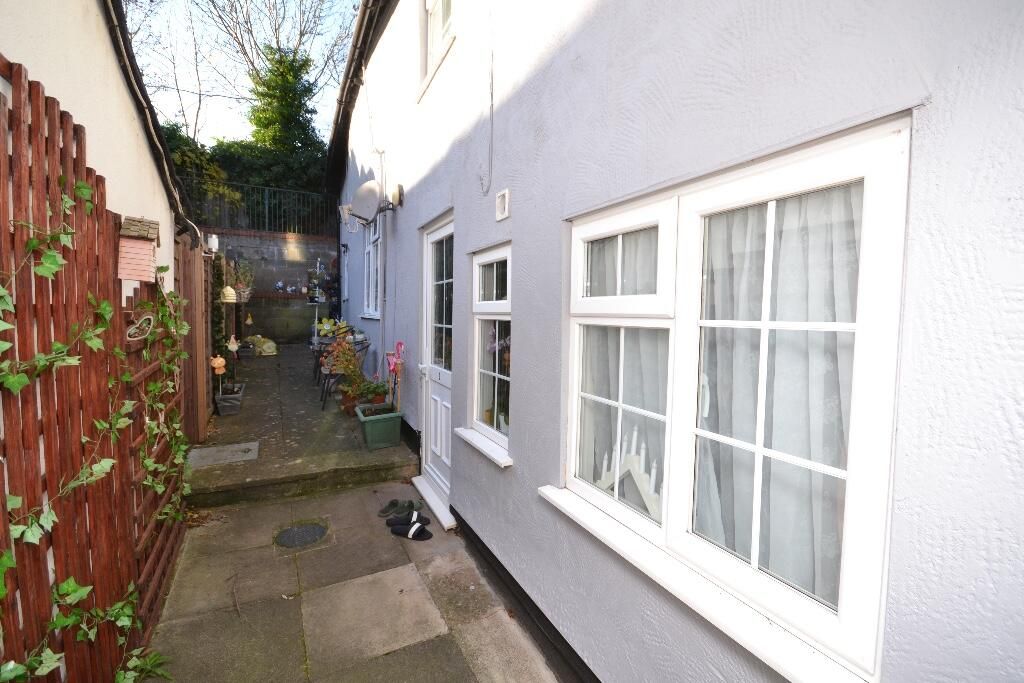 Property photo 2 of 7
