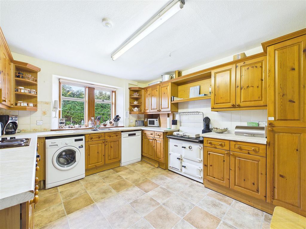 Property photo 3 of 28 Kitchen