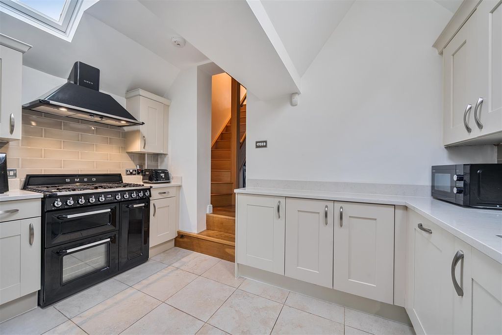 Property photo 2 of 22 1374634-10-6904dc8c5Bad5.Jpg