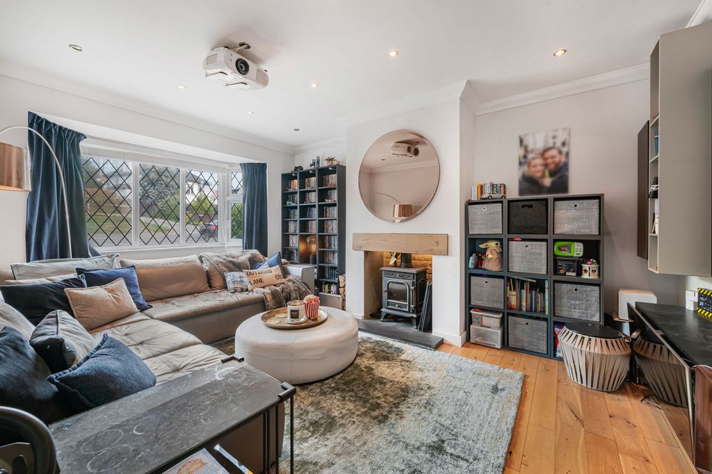 Property photo 2 of 27