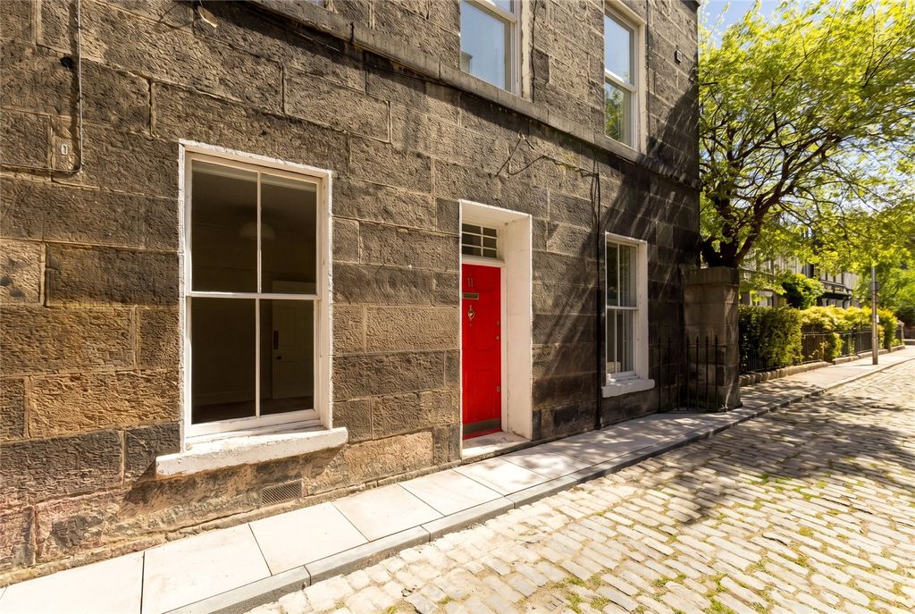 Property photo 3 of 16 Entrance