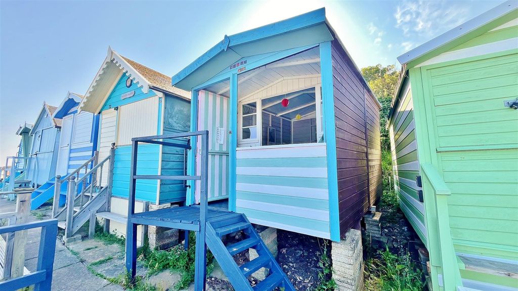 Property photo 1 of 9 Beach Hut