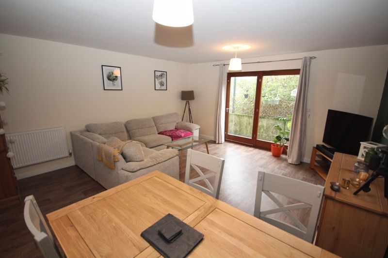 Property photo 3 of 9 Lounge / Dining Room