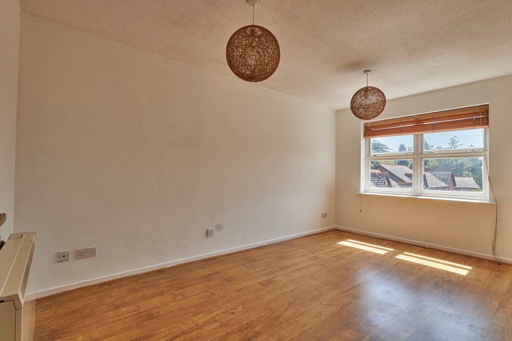 Property photo 2 of 10 Living Room