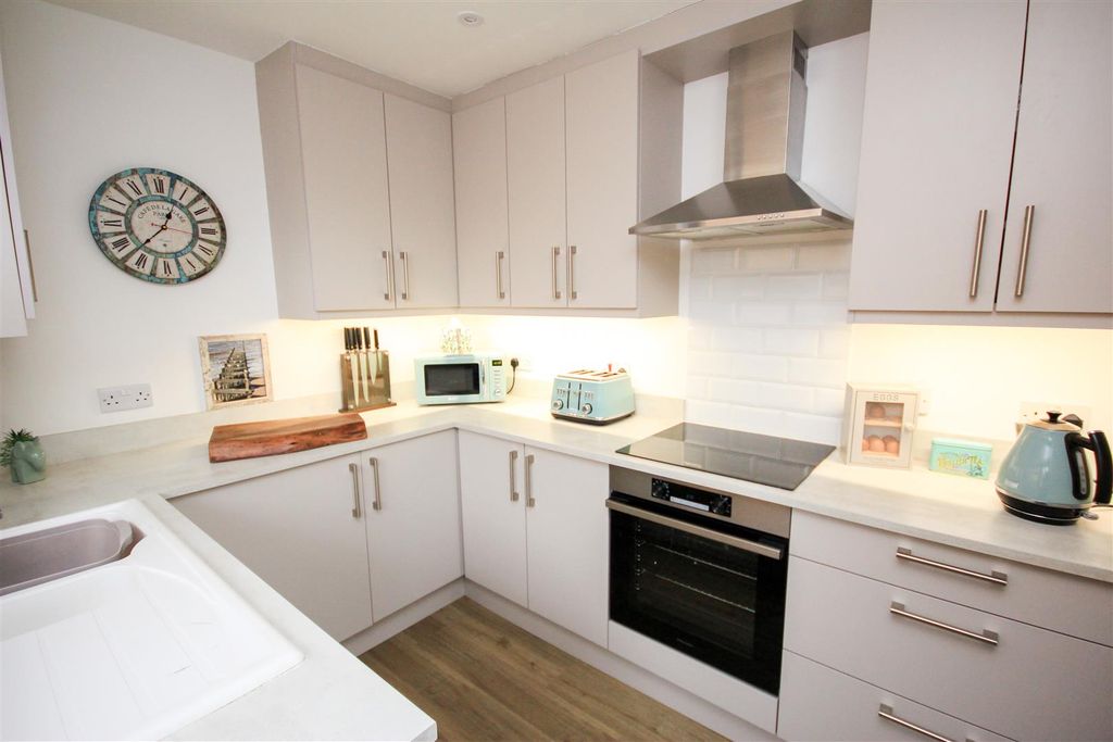 Property photo 2 of 13 Kitchen 2.Jpg