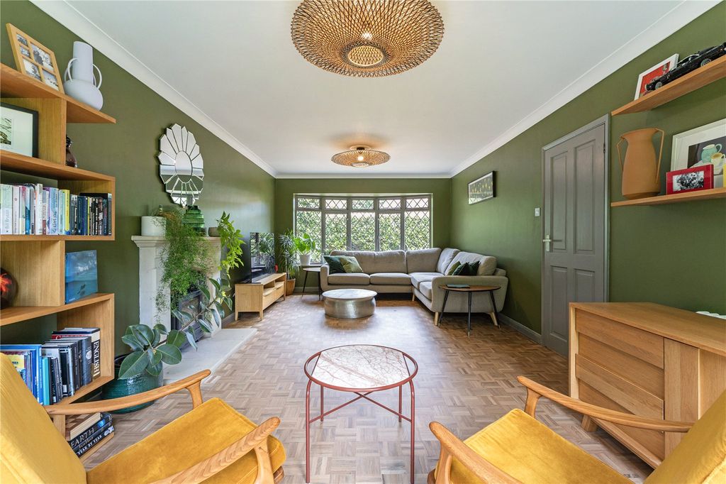 Property photo 2 of 18 Sitting Room