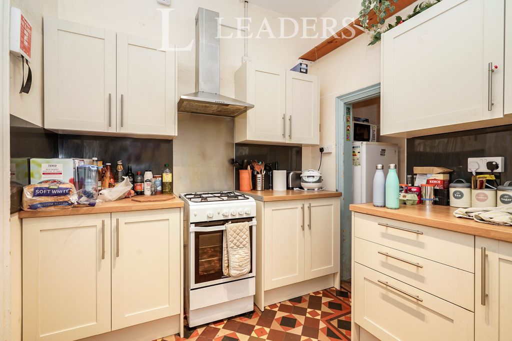 Property photo 2 of 11 Kitchen