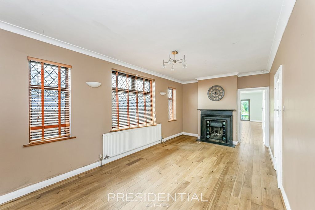 Property photo 2 of 22