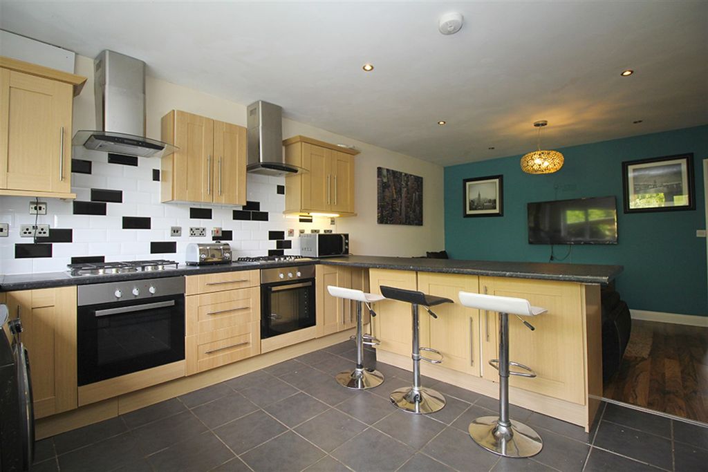 Property photo 2 of 28 Kitchen