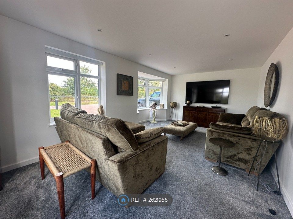 Property photo 2 of 31