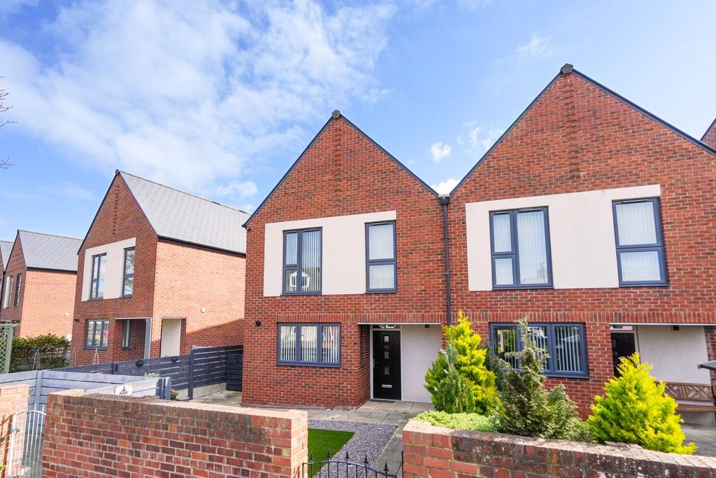 Property photo 1 of 10 External