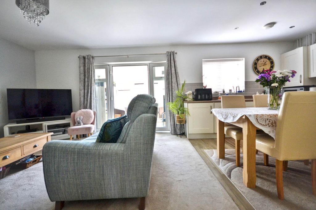 Property photo 2 of 14