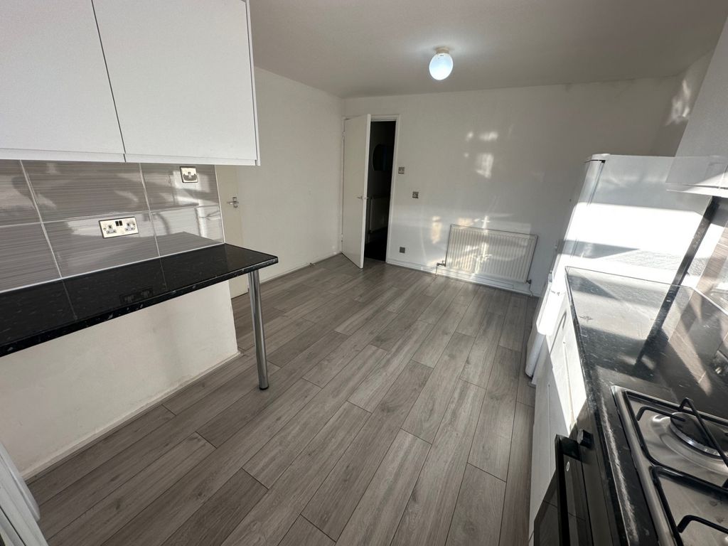 Property photo 1 of 15 Four Bedroom House To Let