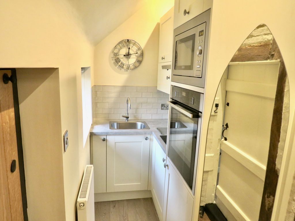Property photo 2 of 7 Kitchen