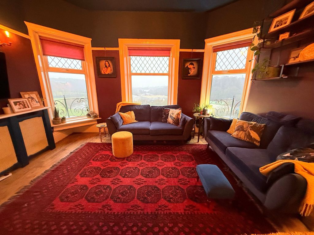 Property photo 2 of 32