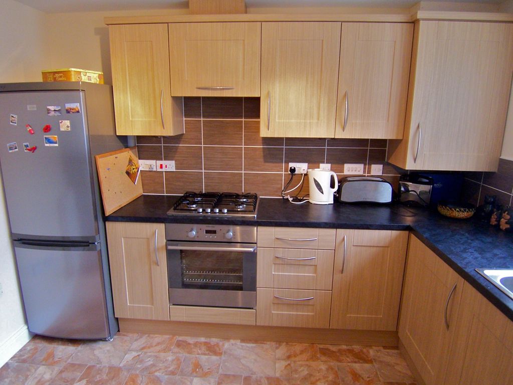 Property photo 3 of 8 Kitchen