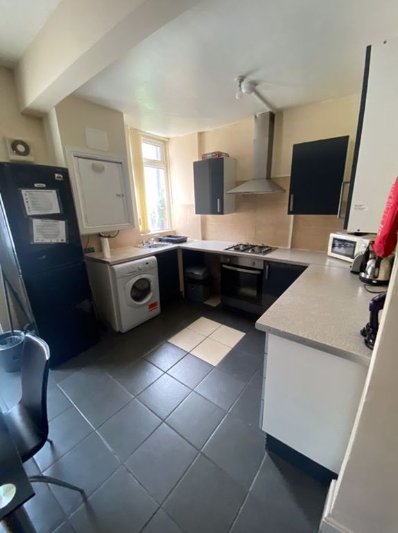 Property photo 2 of 8 Kitchen