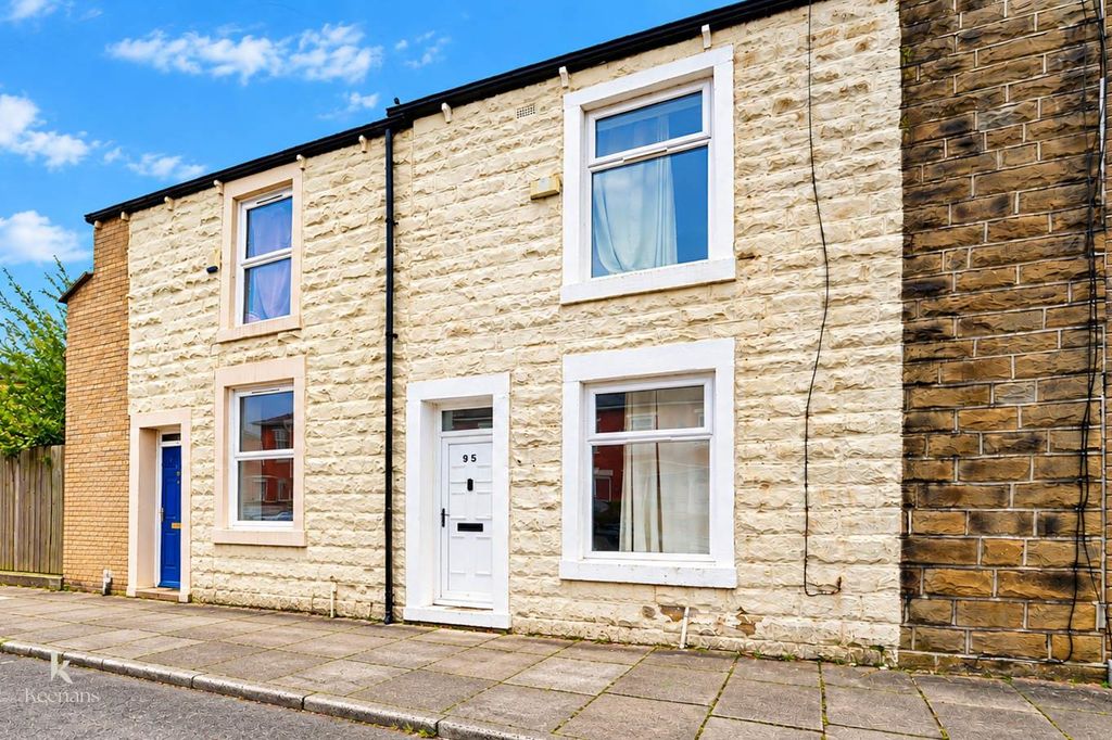 Property photo 2 of 17 Queen Street-17.Jpg