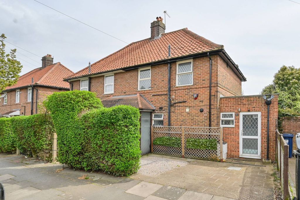 Property photo 2 of 19