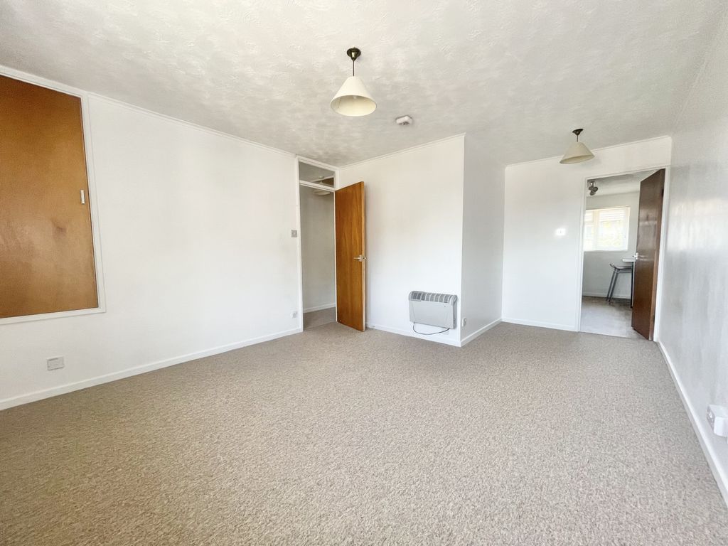 Property photo 3 of 9 Photo 2