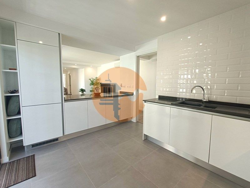 Property photo 2 of 39