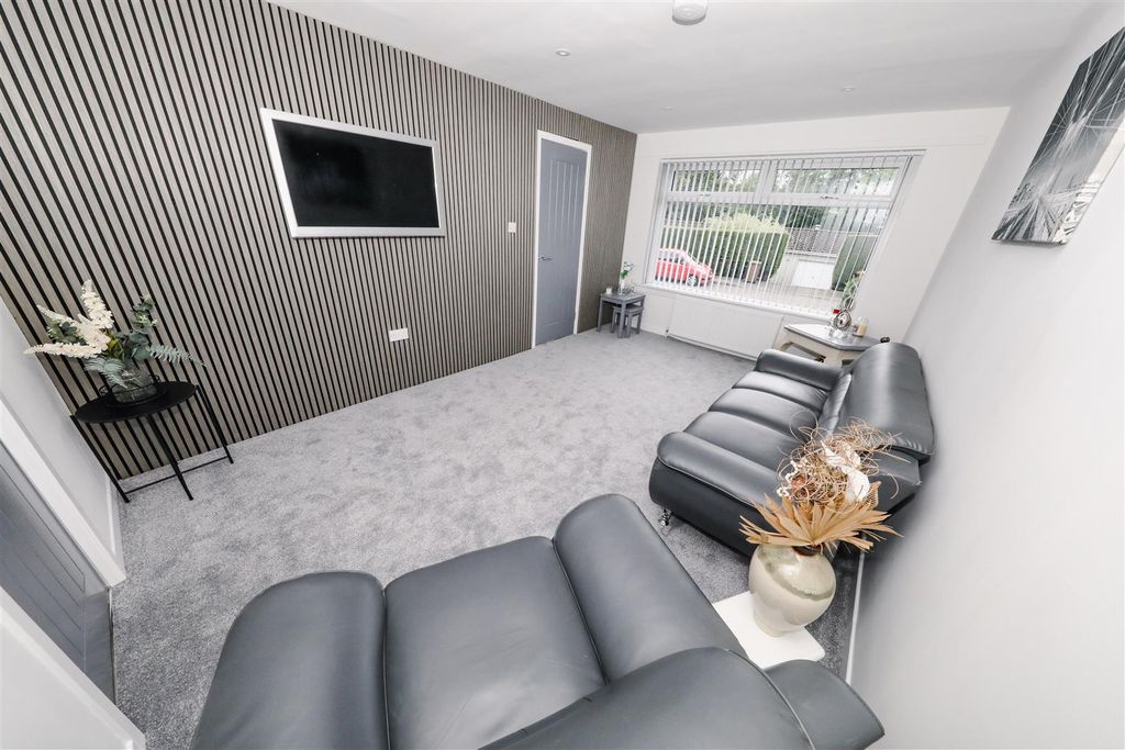 Property photo 3 of 17 c