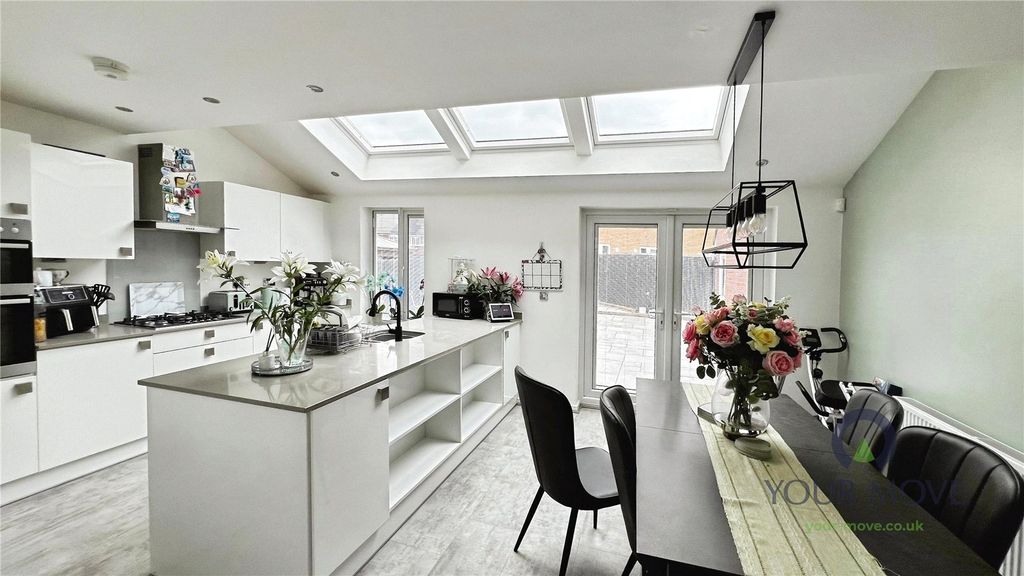 Property photo 2 of 14 Picture No. 21