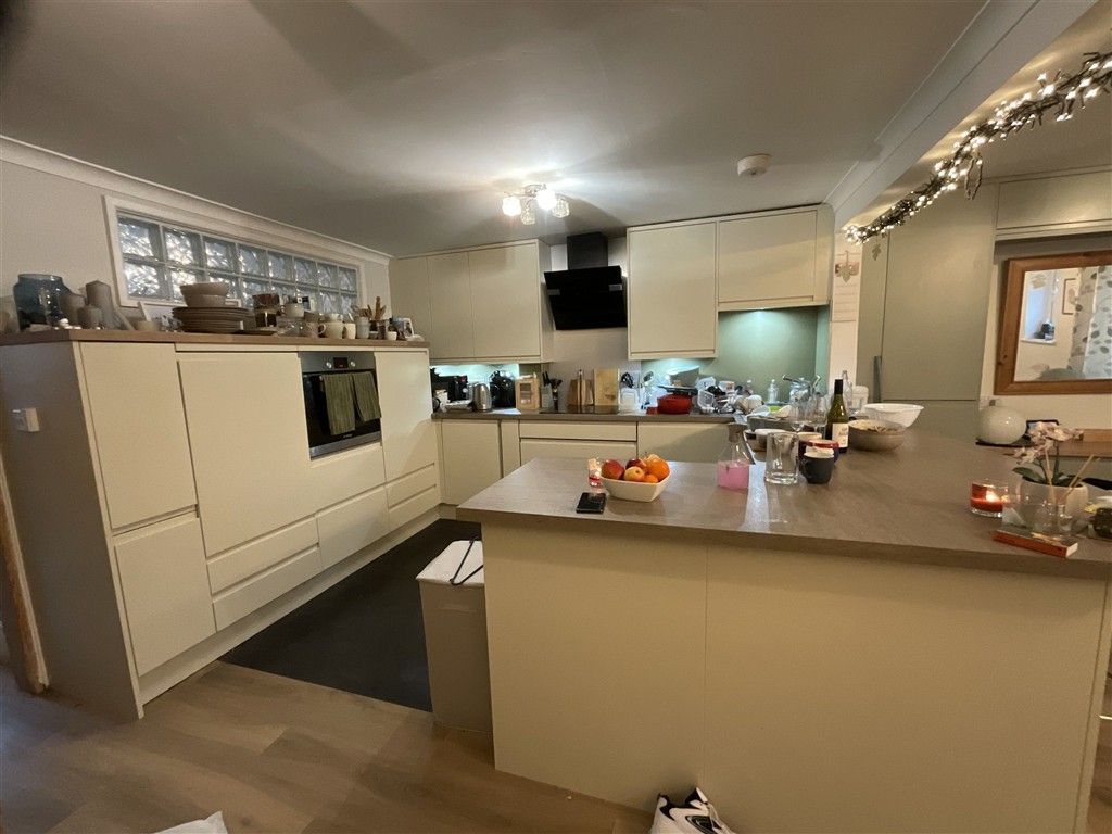 Property photo 3 of 7 Kitchen