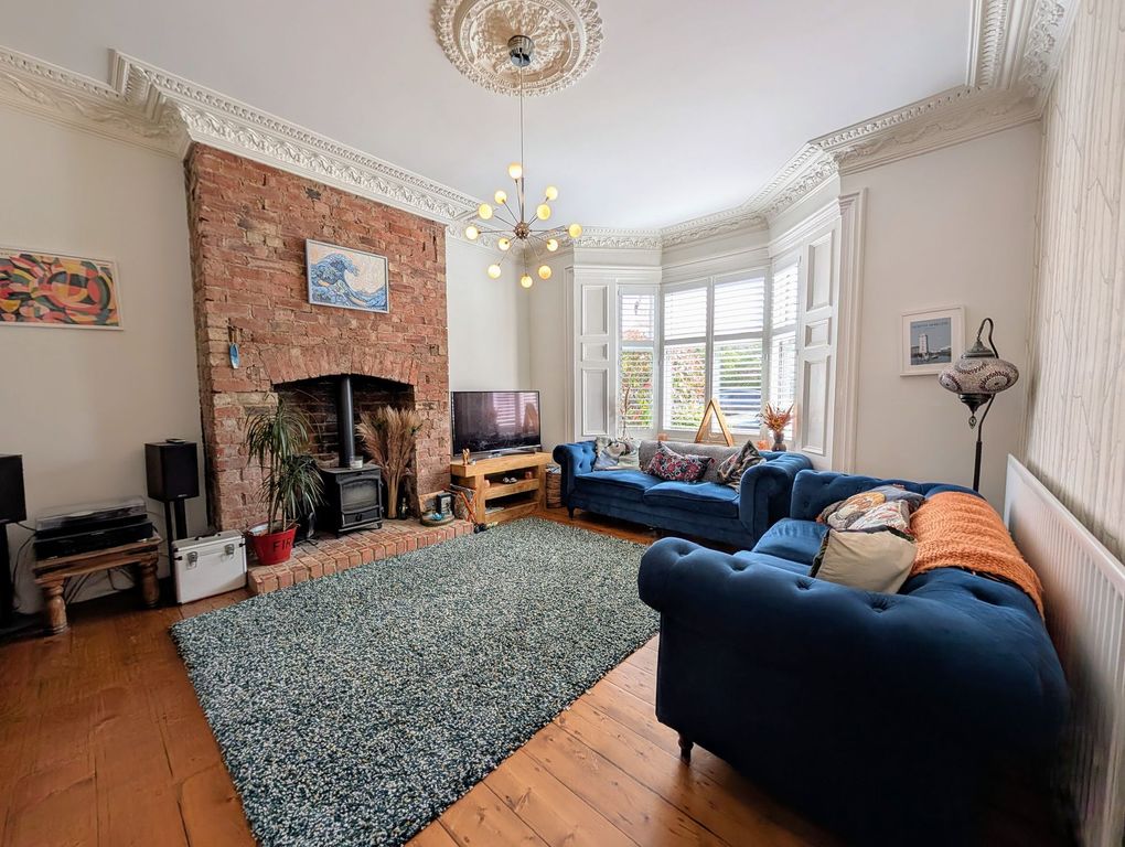 Property photo 2 of 41