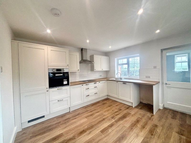 Property photo 2 of 10 Kitchen