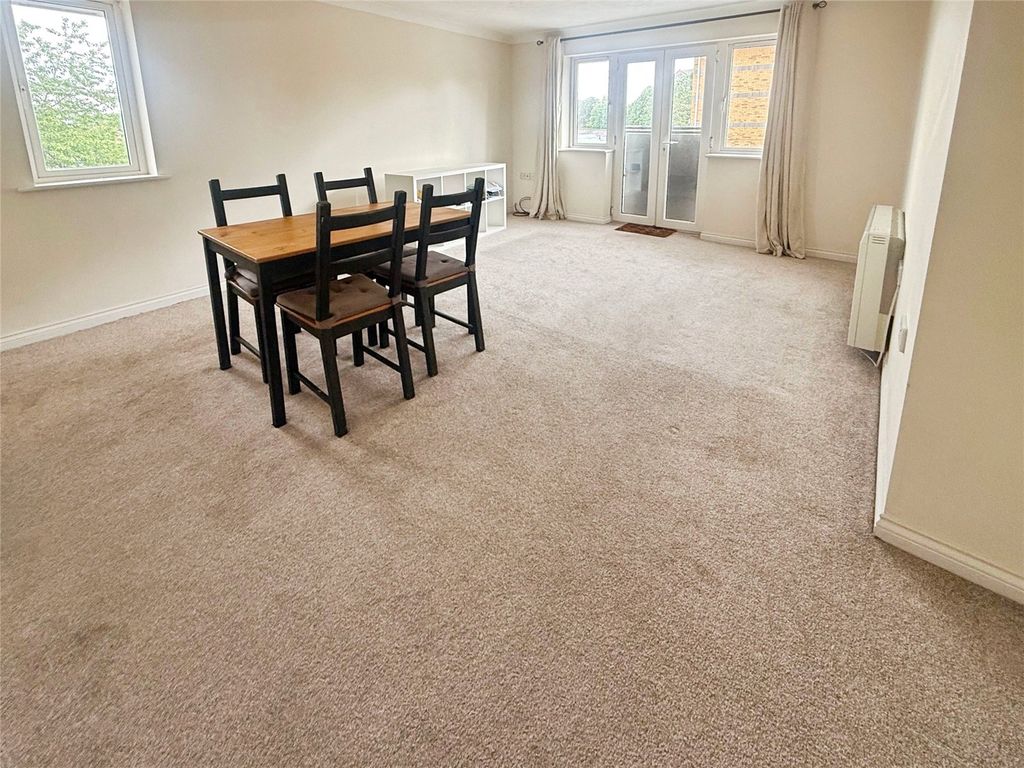 Property photo 3 of 8 Picture No. 05